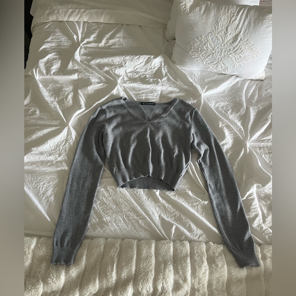 gray cropped knit long sleeve